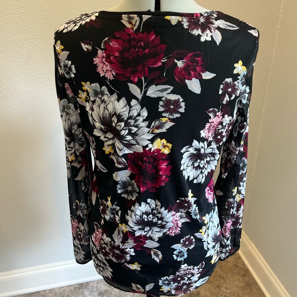 WHBM long sleeve blouse size small, black and white/maroon floral. - Picture 3 of 6